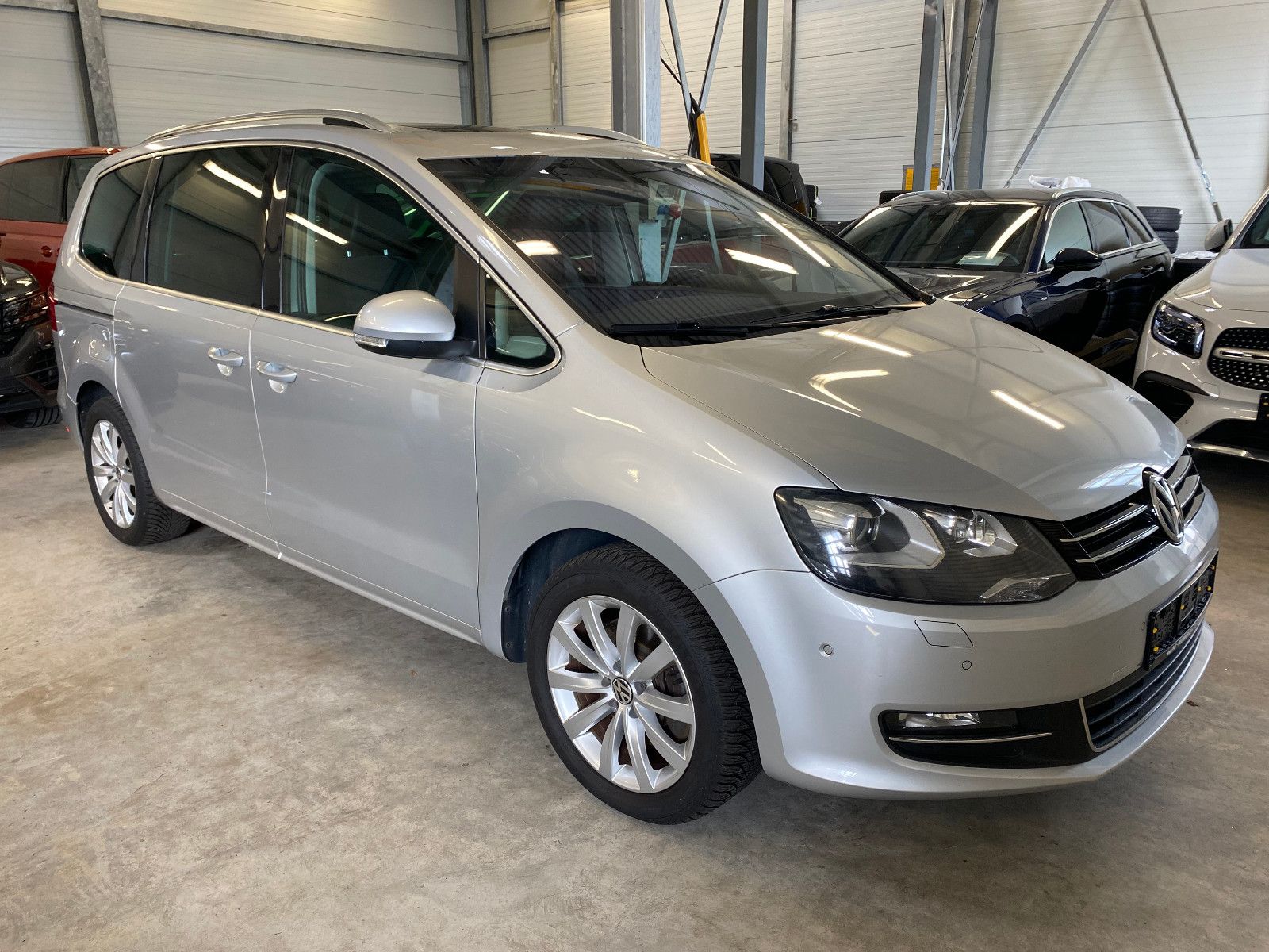 Fahrzeugabbildung Volkswagen Sharan Highline TDI DSG AHK DCC Pano Xenon Sthz