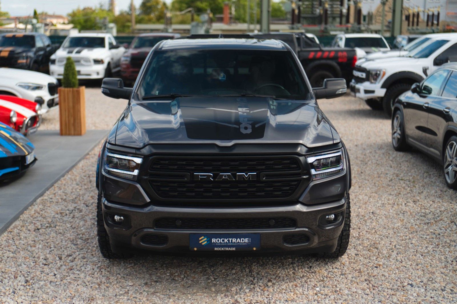 Fahrzeugabbildung Dodge RAM 5.7 V8 HEMI 4x4 OFFROAD Night-Paket *LED*