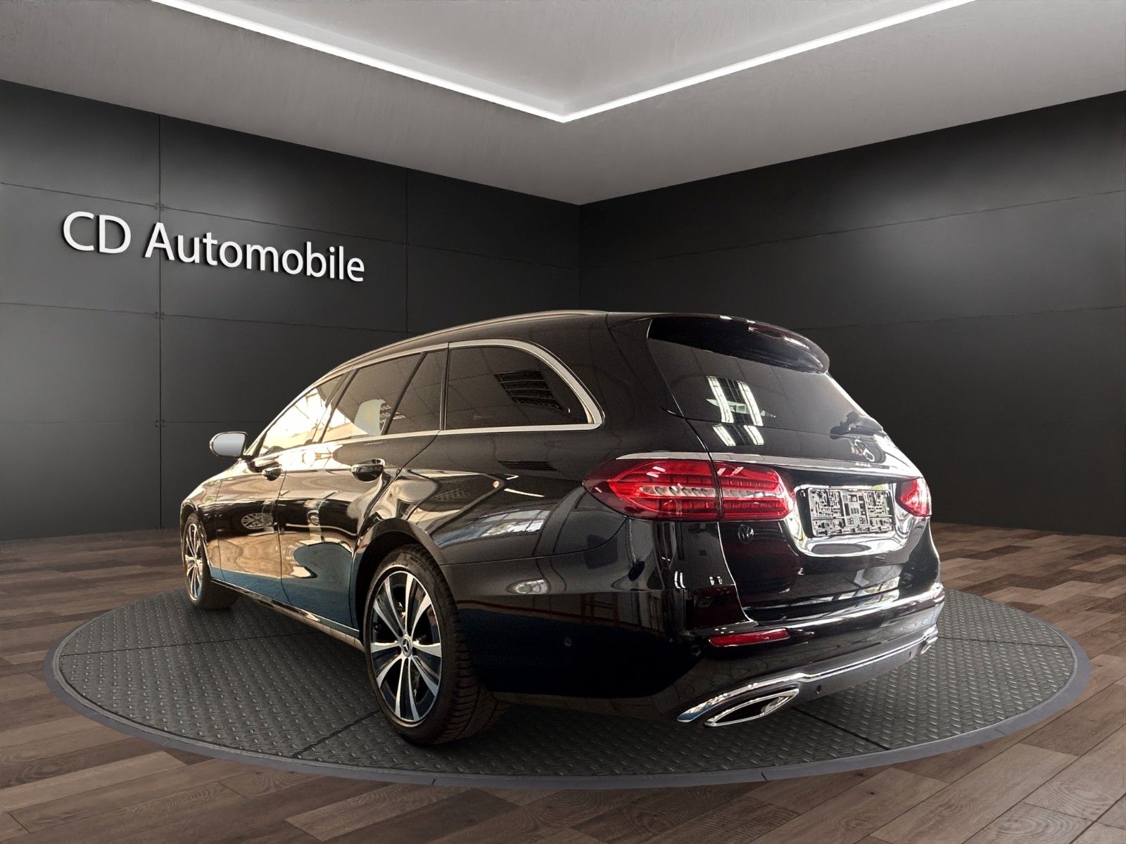 Fahrzeugabbildung Mercedes-Benz E 200 d- T-Modell Automatik/TOP ZUSTAND