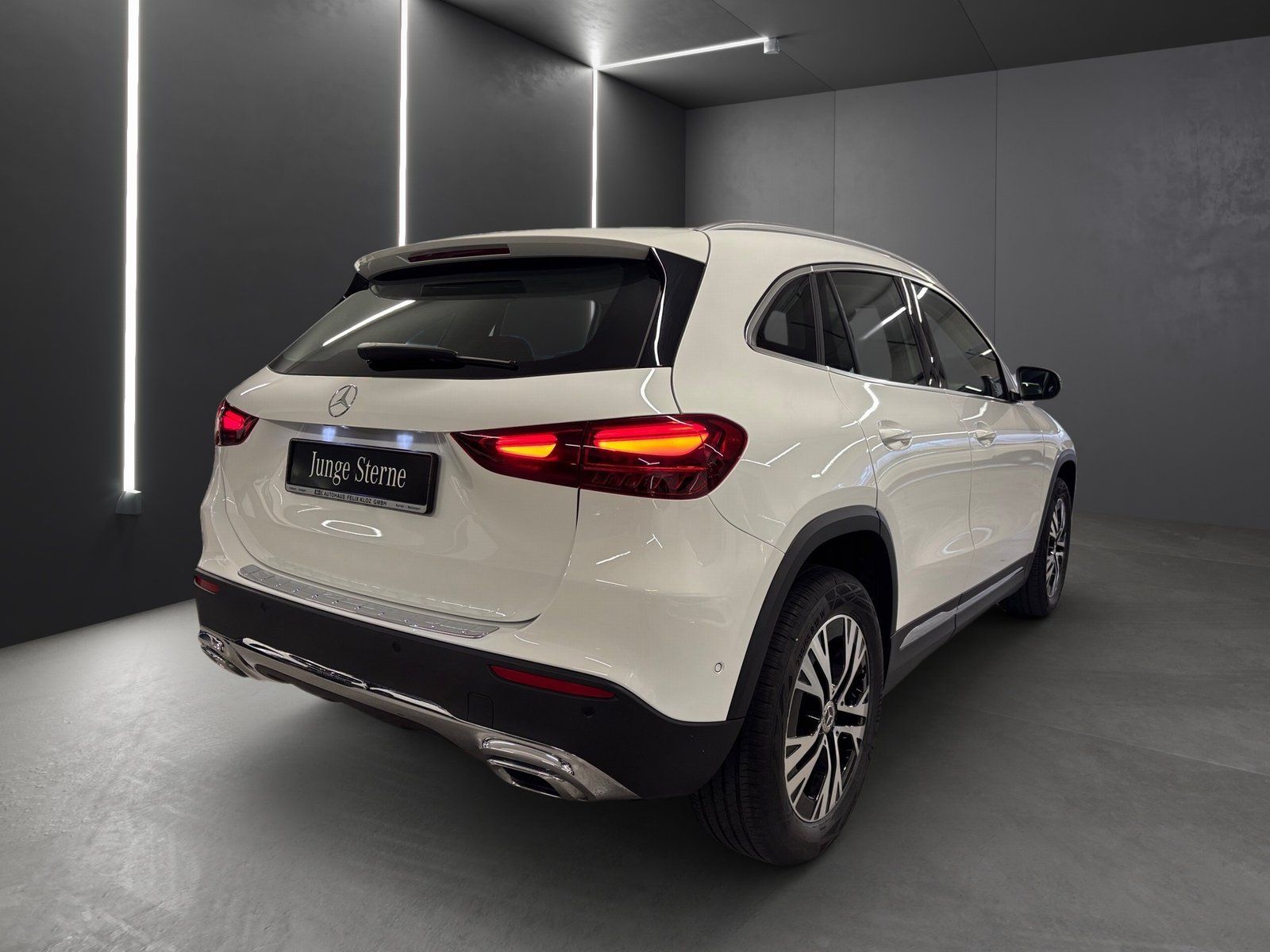 Fahrzeugabbildung Mercedes-Benz GLA 200 Progressive*Pano*STDHZG*Distro*360°*Totw