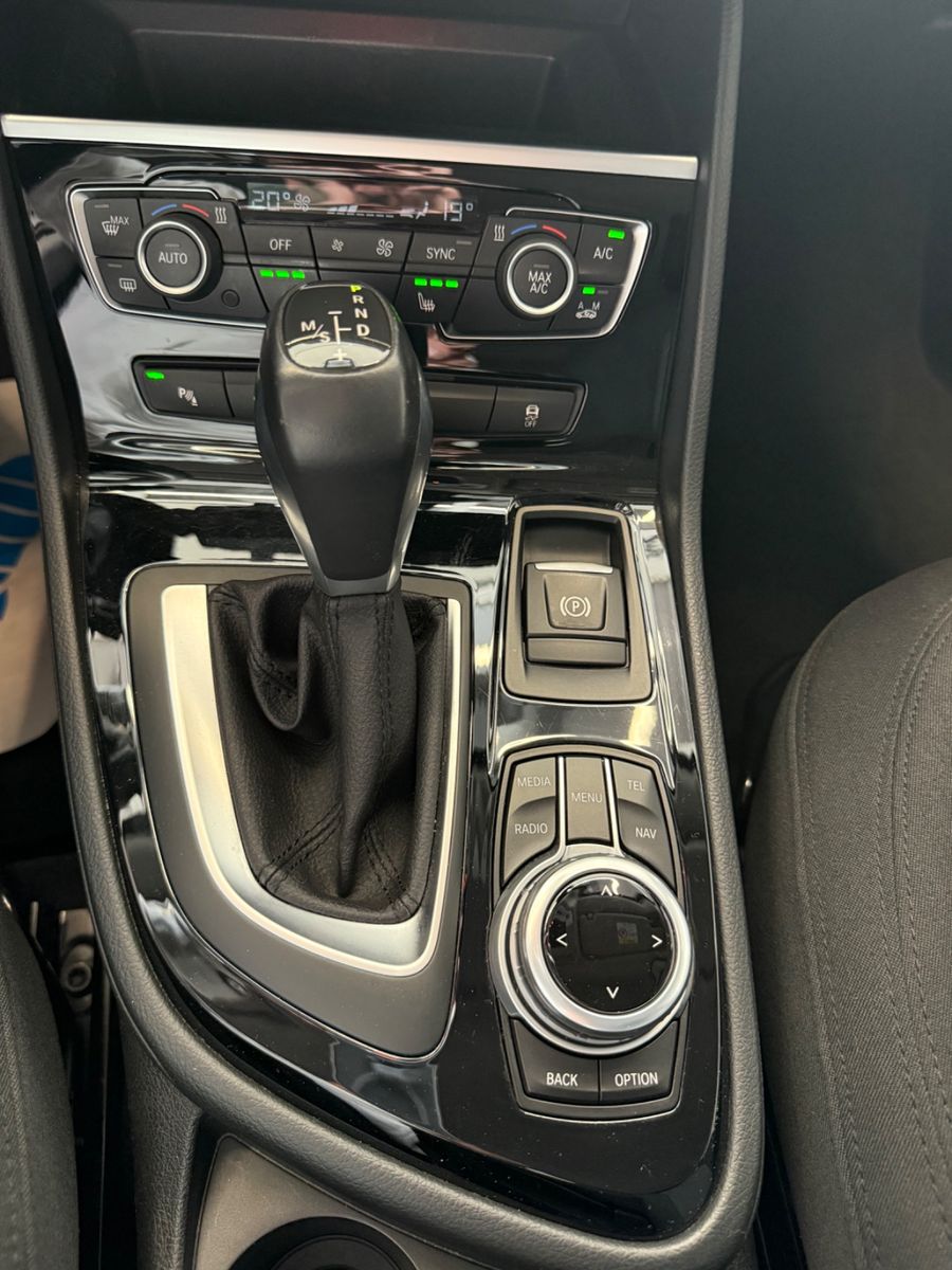 Fahrzeugabbildung BMW 220 i Active Tourer Advantage Business-Paket