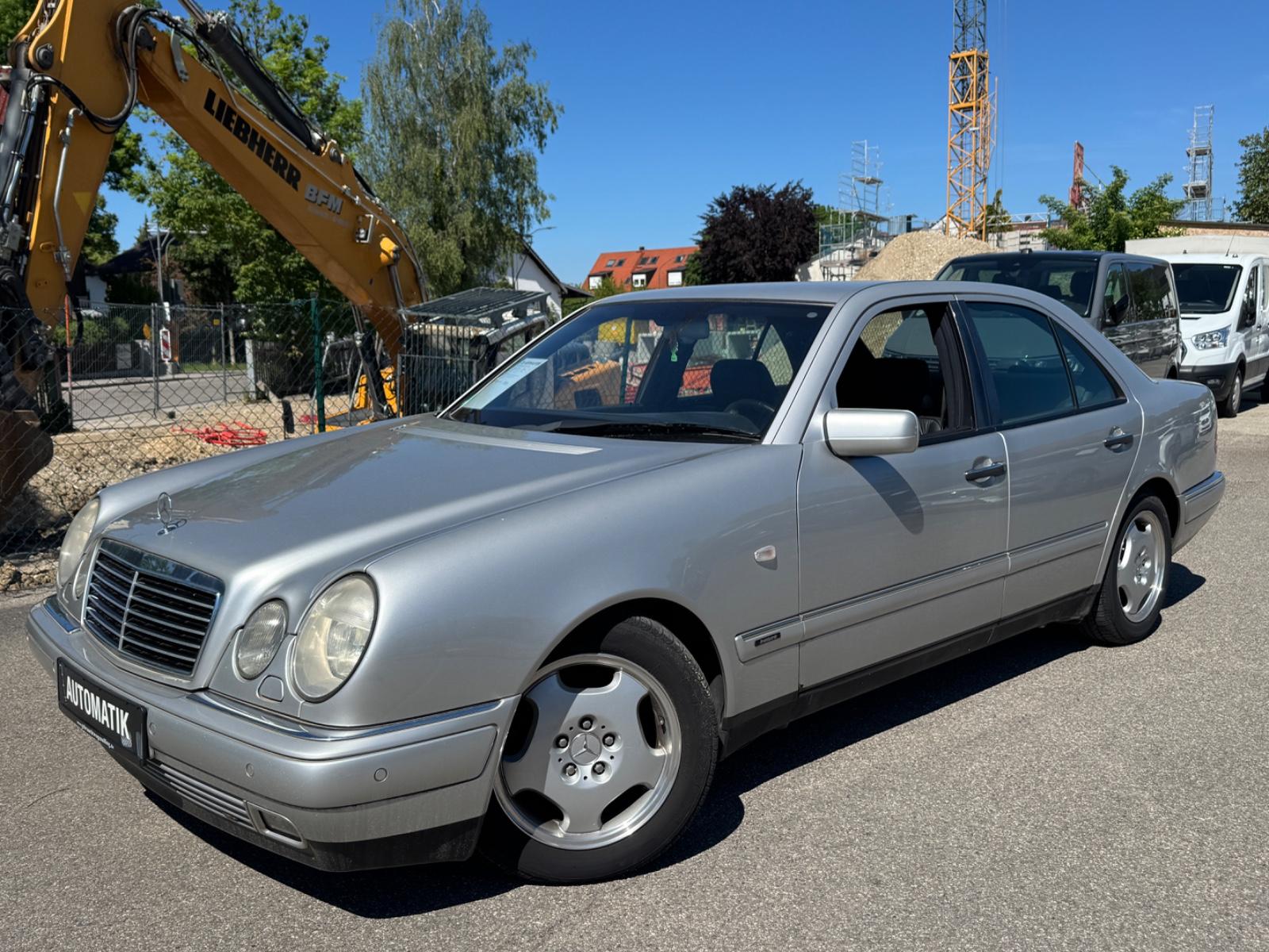 Mercedes-Benz E 320 AVANTGARDE