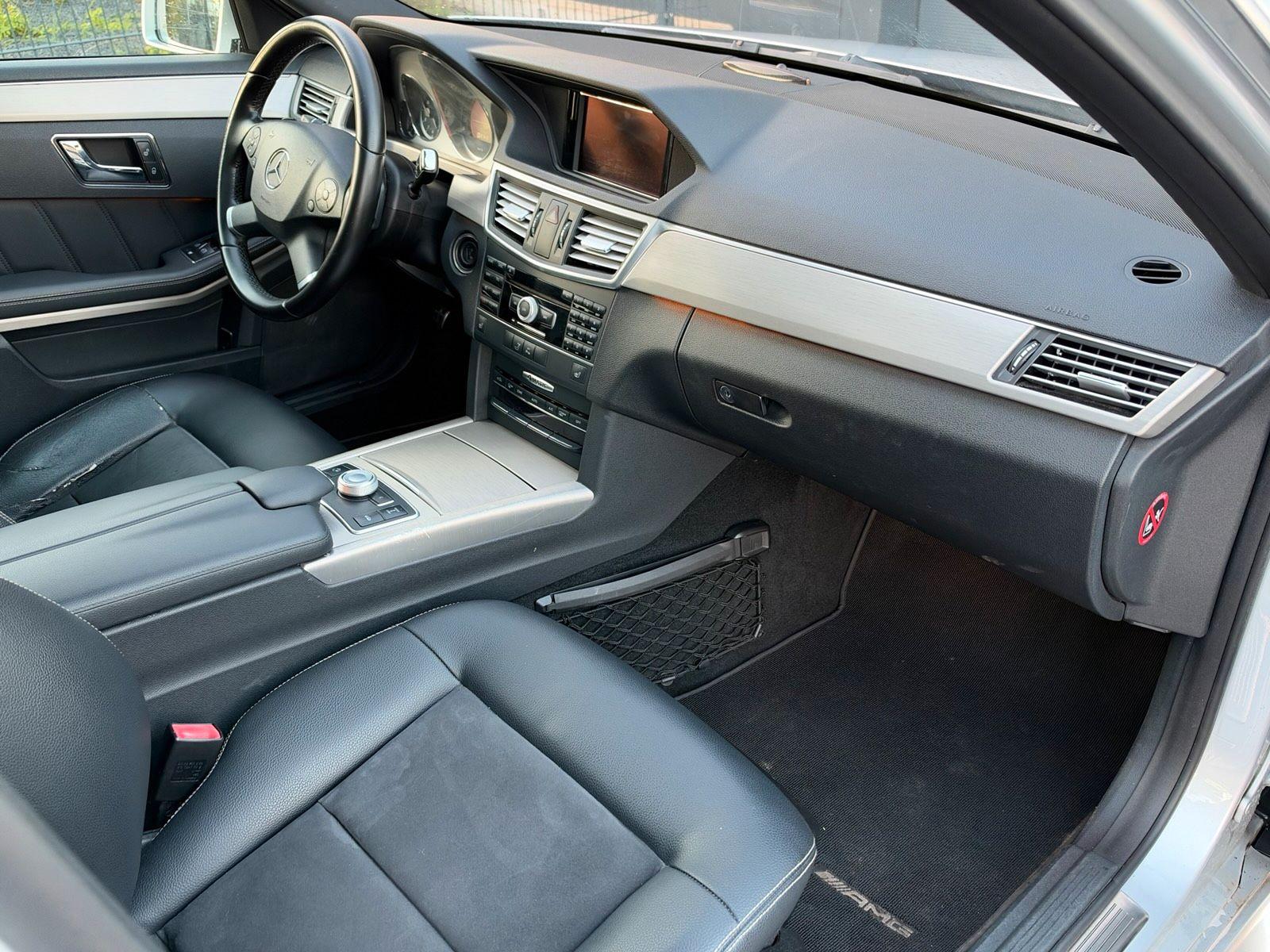 Audi A8 2010 — photo 12