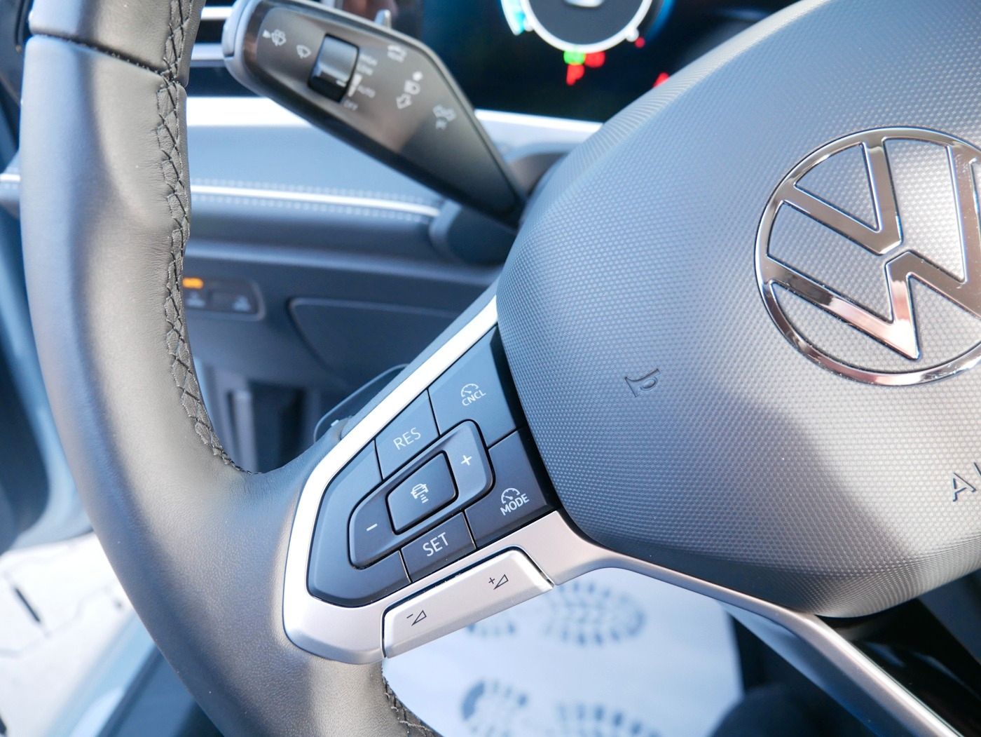 Fahrzeugabbildung Volkswagen Passat Variant 2.0 TDI Elegance NEU60T AHK Matri