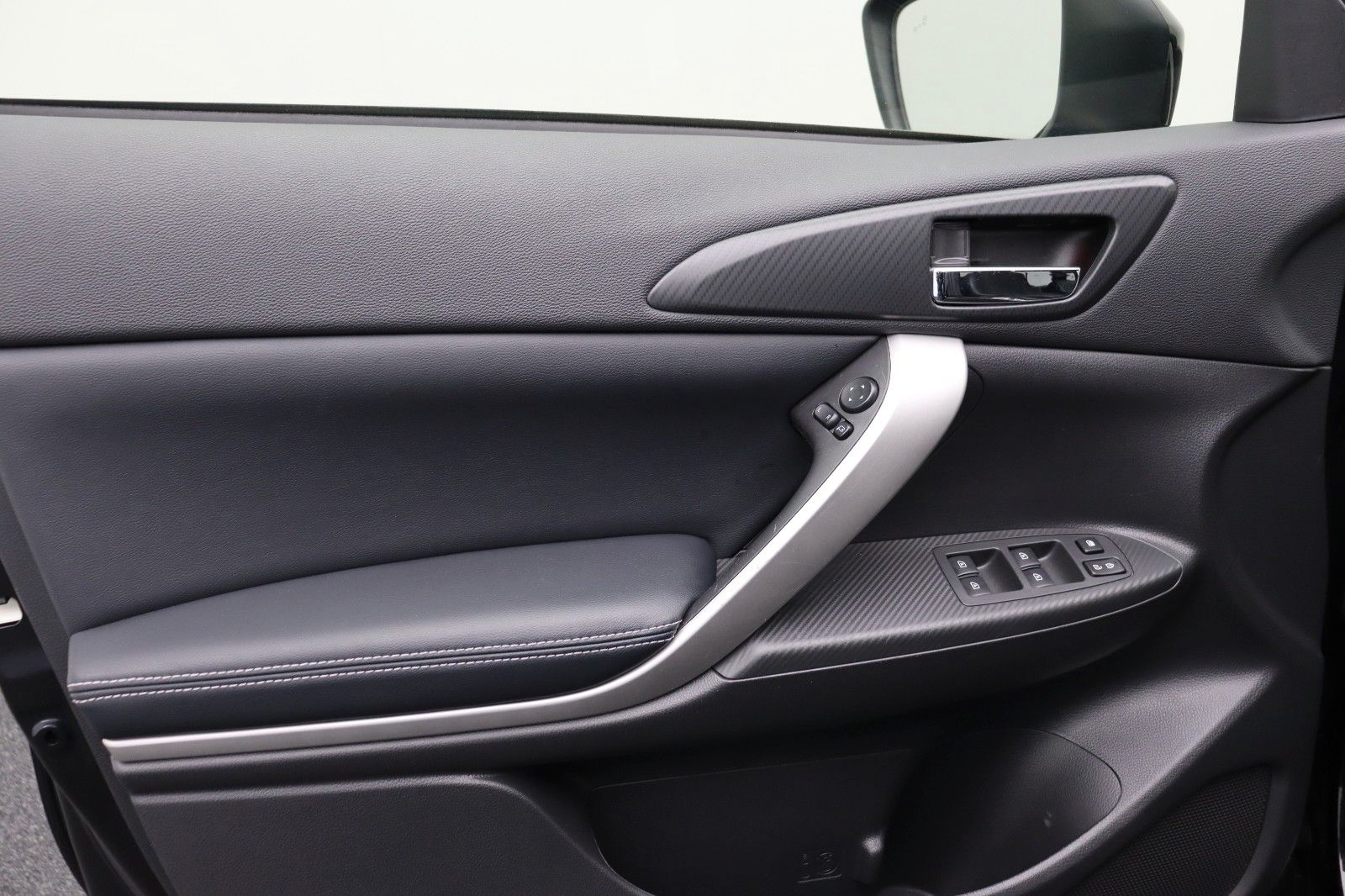 Fahrzeugabbildung Mitsubishi Eclipse Cross 2.4 Plus Select Black Hybrid 4WD