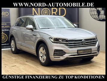 Volkswagen Touareg - 1