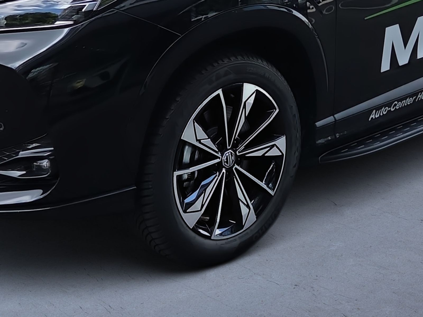 Fahrzeugabbildung MG HS 1.5 Plug-In-Hybrid 200 kW Luxury *NAVI*KLIMA*