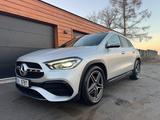 Mercedes-Benz GLA 250 4MATIC DCT -