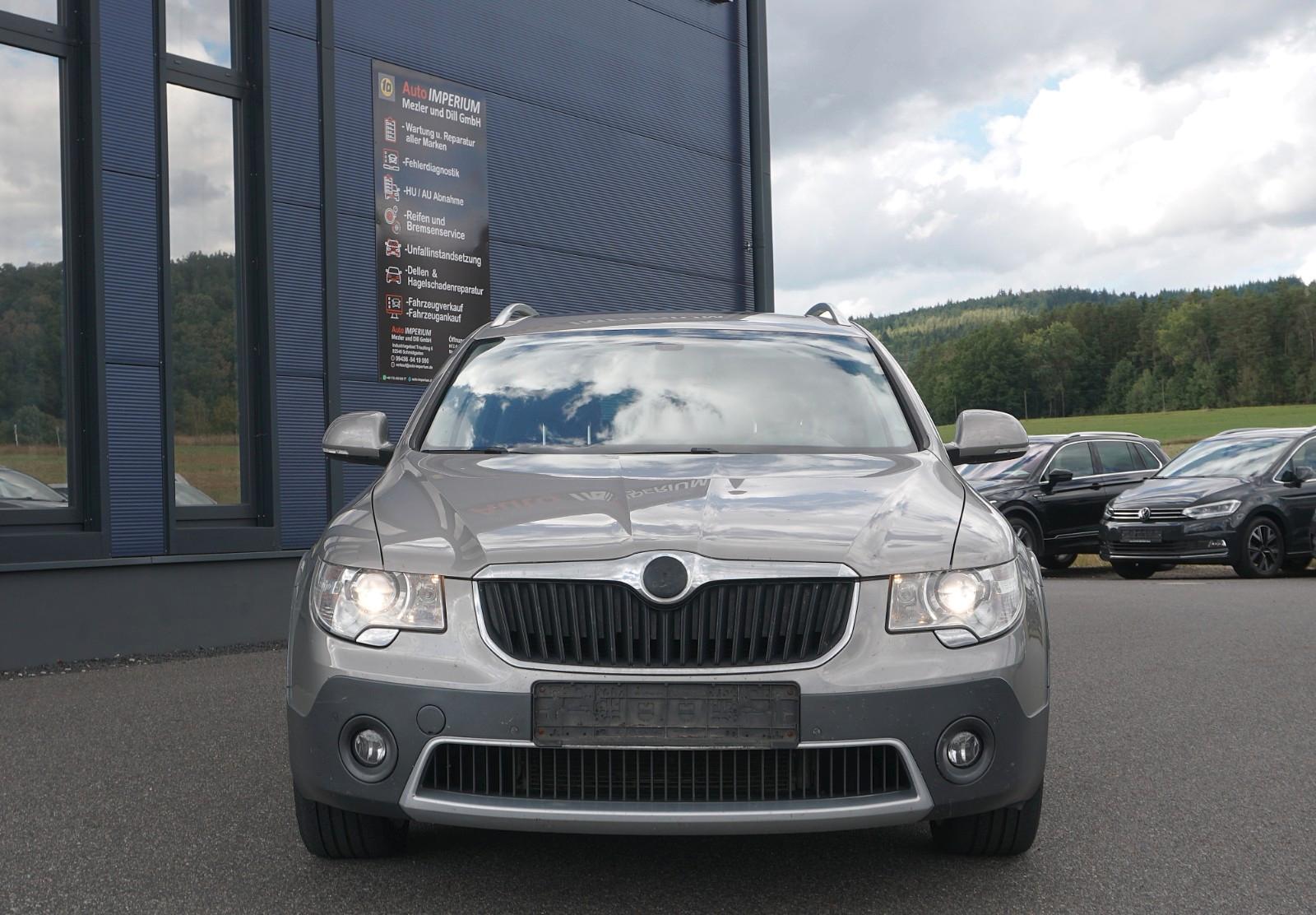 Skoda Superb 2013 — rear view