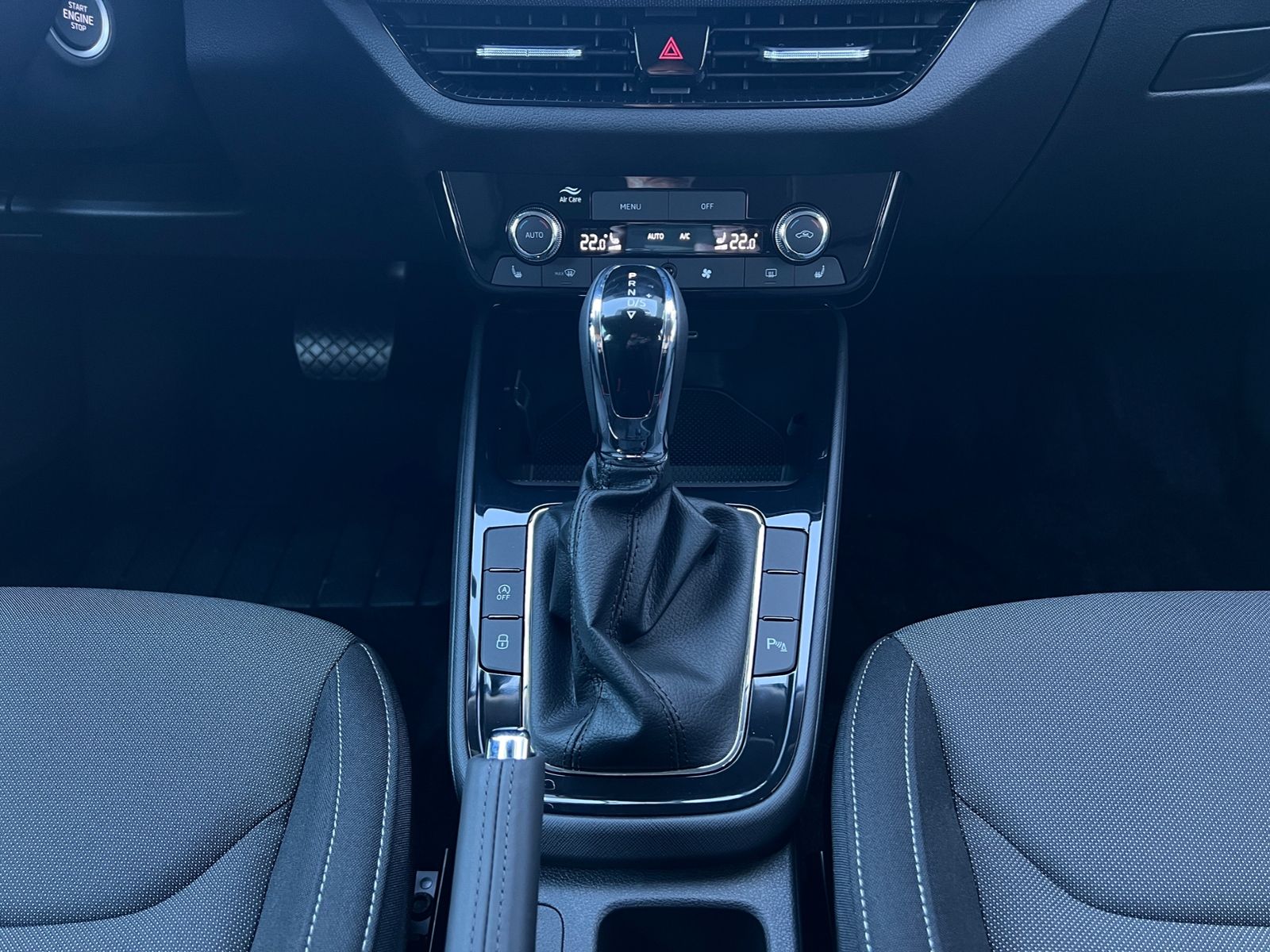 Fahrzeugabbildung SKODA Fabia Selection 1.0 TSI DSG *LED, KESSY, Rückfah