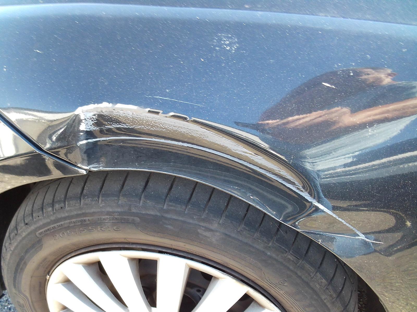 BMW 318 2010 — photo 15
