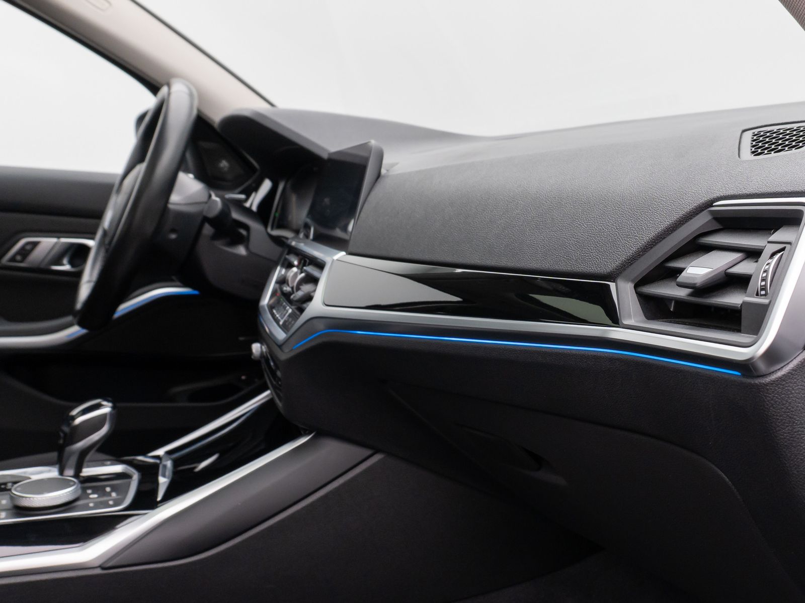 Fahrzeugabbildung BMW 330e  Laser Glasdach HUD H/K Stop&Go AHK Komfort