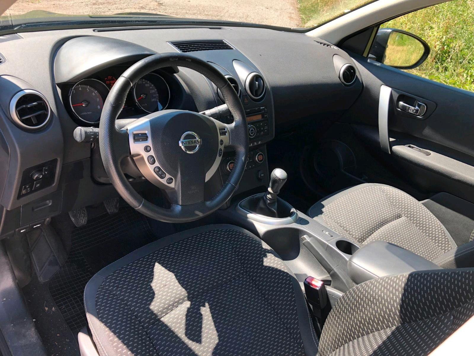 Nissan Qashqai+2 2008 — interior