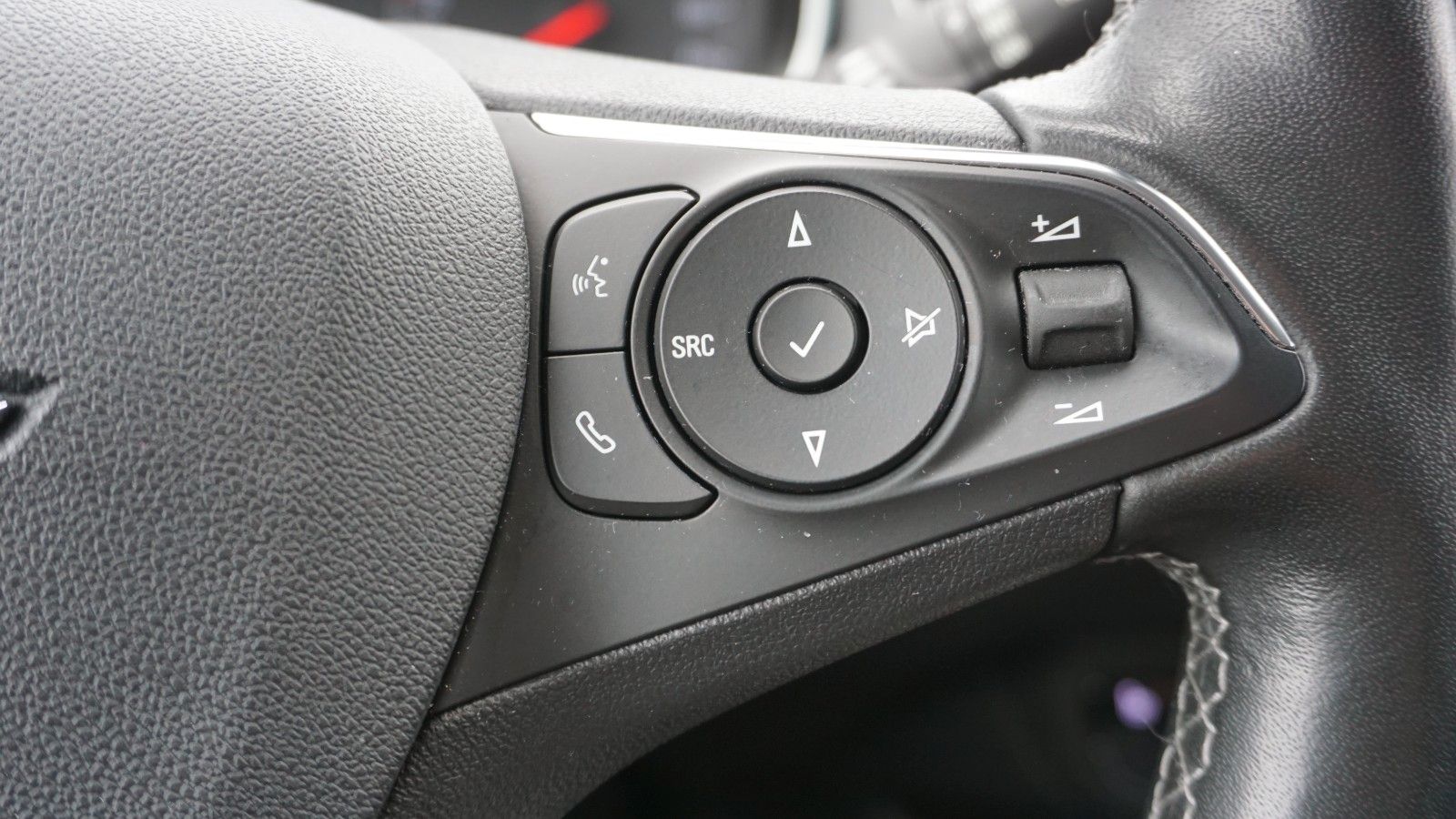 Fahrzeugabbildung Opel Crossland (X) Ultimate, Head Up, Navi, Leder