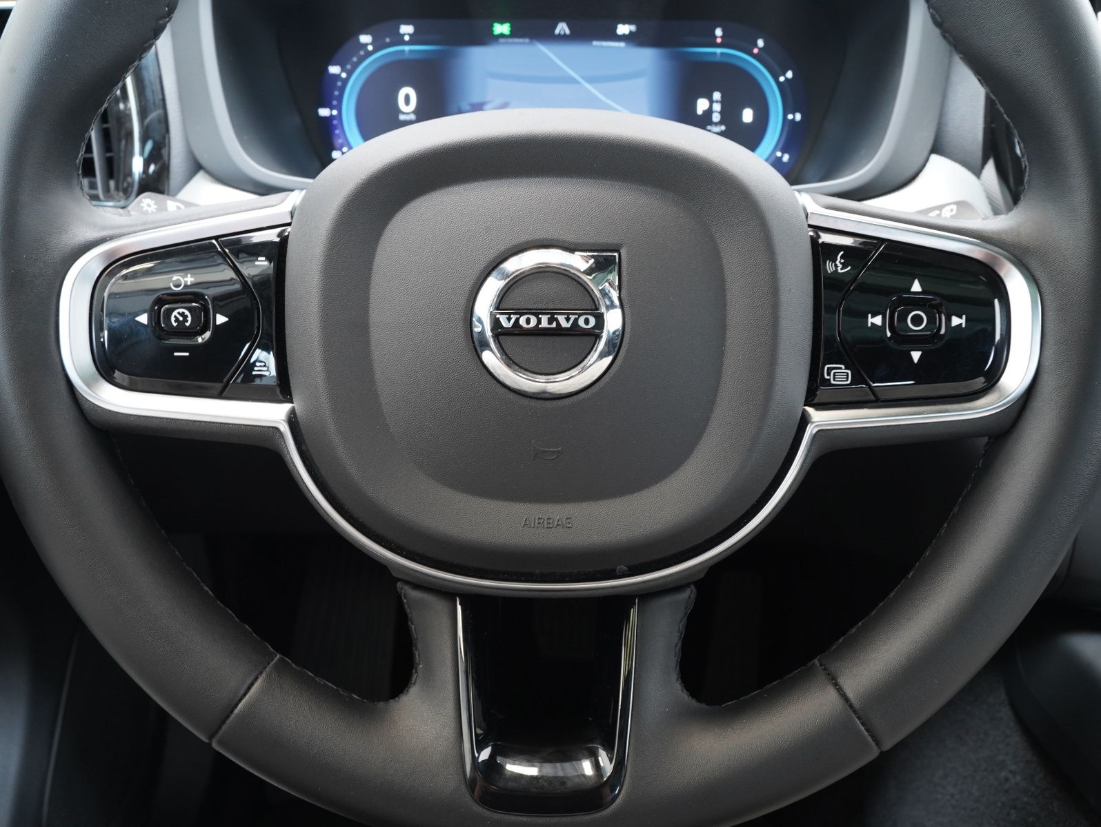 Fahrzeugabbildung Volvo XC60 B4 D AWD Plus Dark PANORAMA/LED/ACC/AHK