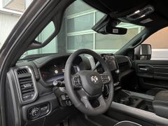 DODGE RAM 2500 Laramie Night Crew Cab 6.7HO 8 Gang