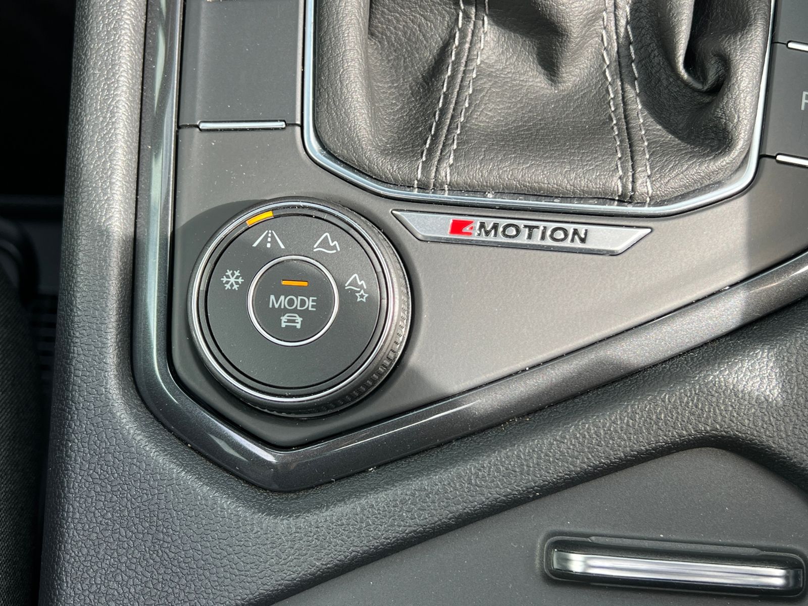 Fahrzeugabbildung Volkswagen Tiguan Allspace R-Line 2.0 TDI DSG 4MOTION *AHK,