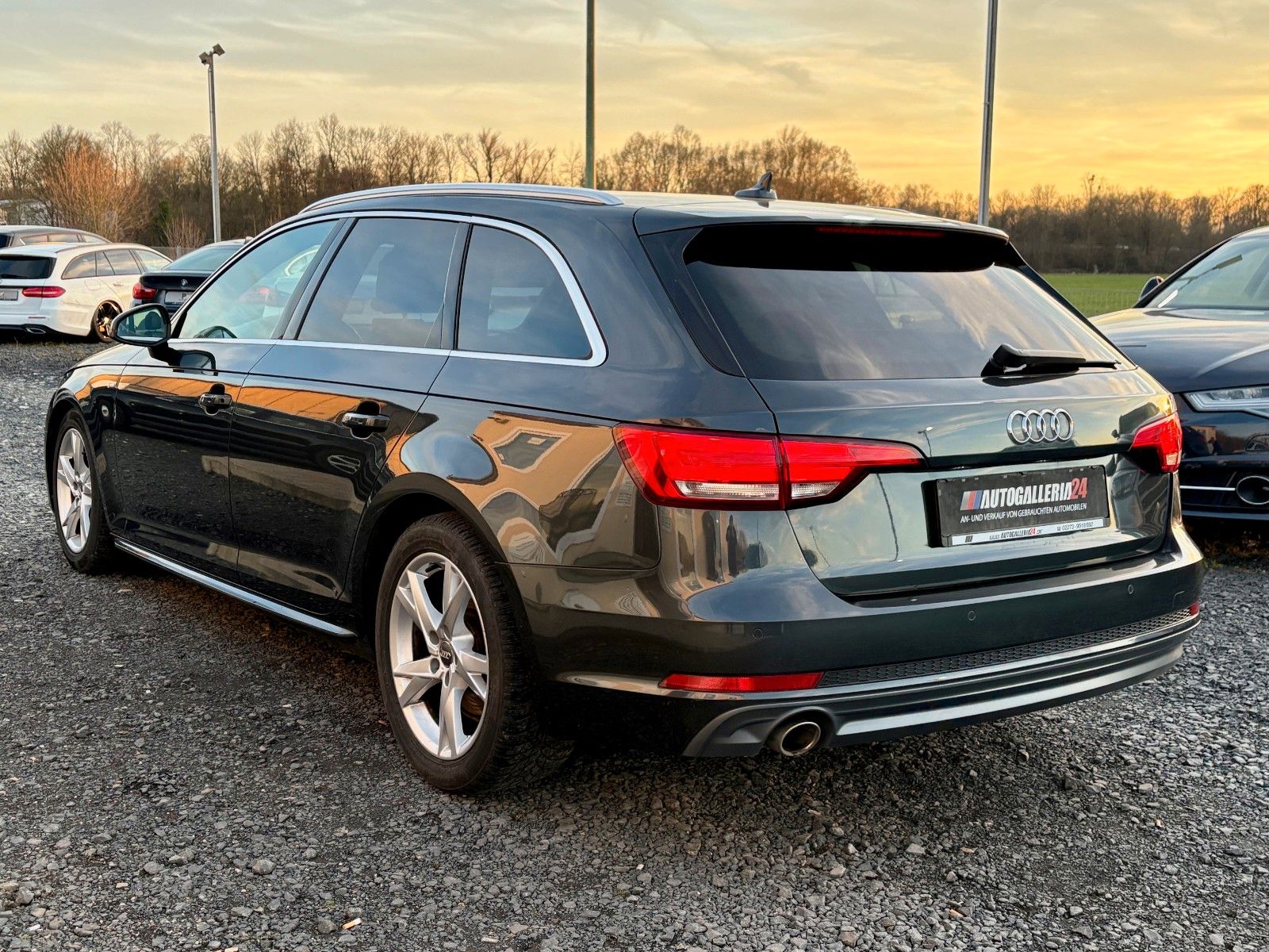 Fahrzeugabbildung Audi A4 Avant 2.0 TDI sport Navi Leder Xenon S-LINE