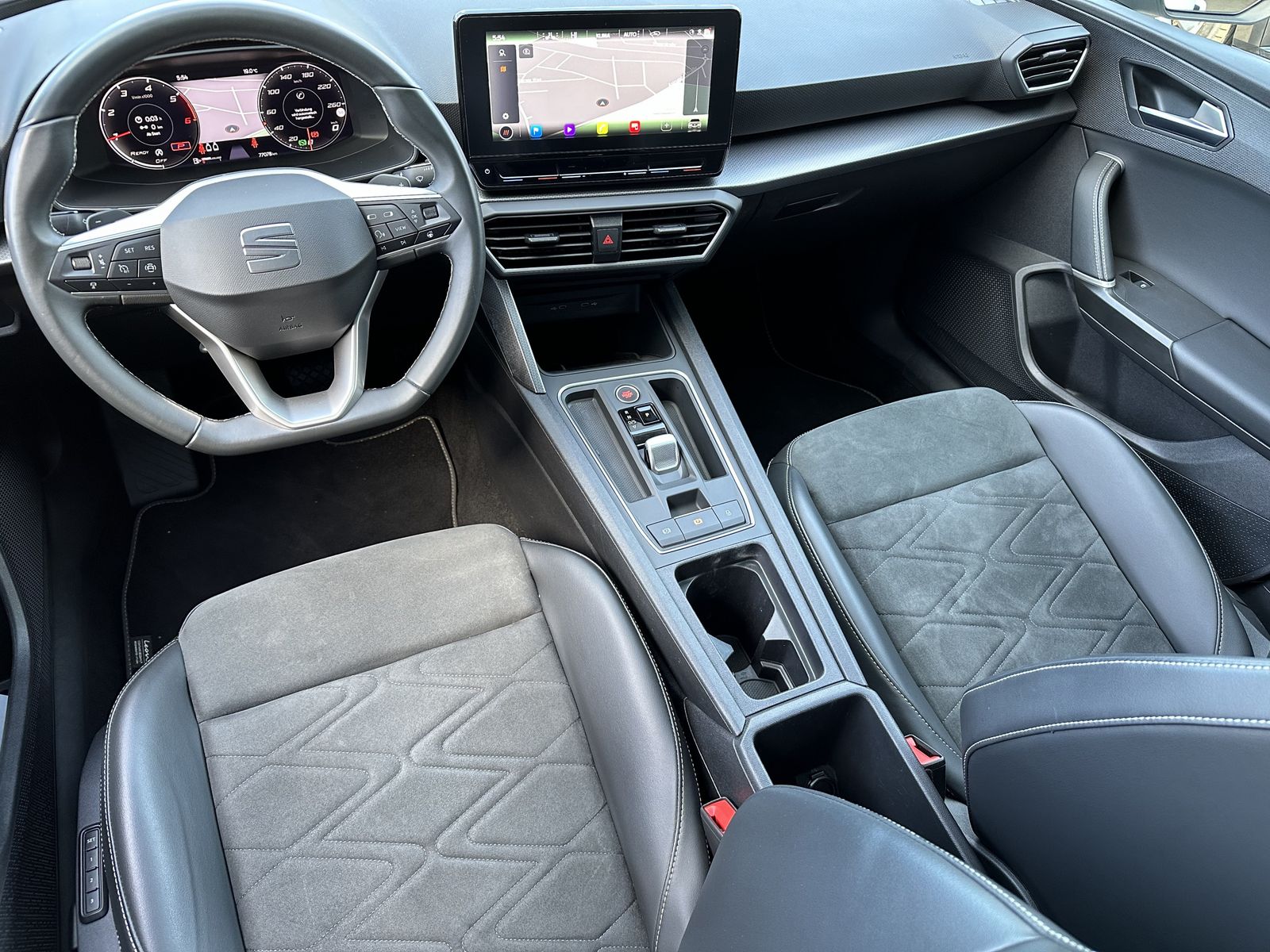 Fahrzeugabbildung SEAT Leon SpT 2.0 TDI DSG NAV+LED+V-COCKPIT+ACC+PANO