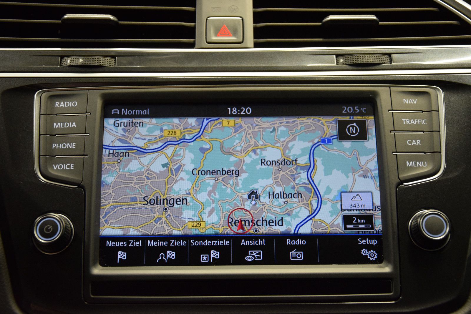 Fahrzeugabbildung Volkswagen Tiguan Highline 4Motion AHK el.Heckklappe ACC