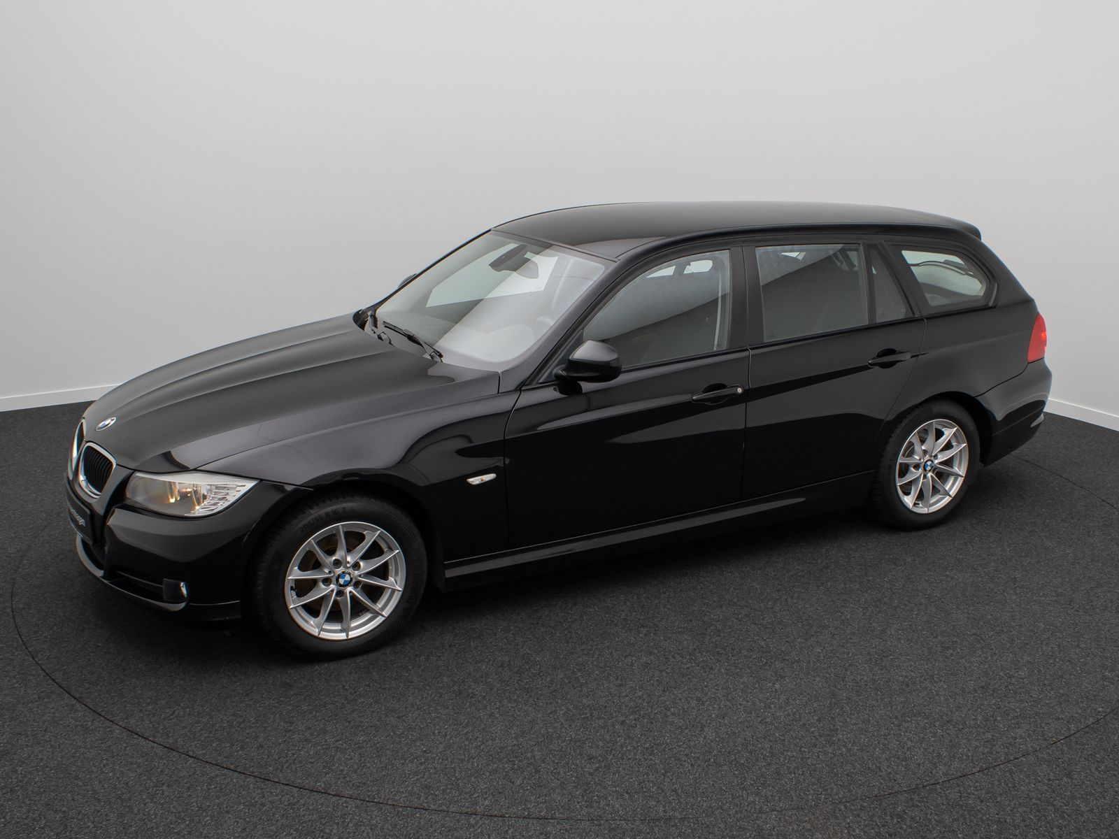 Fahrzeugabbildung BMW 318d GeschwindigReg PDC KlimaAut Freischprech