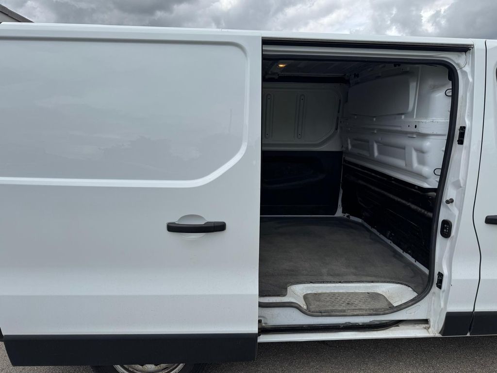 RENAULT Trafic 12