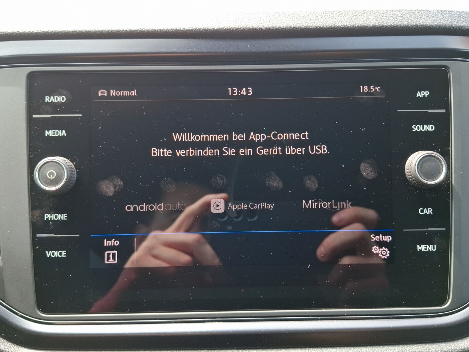 Fahrzeugabbildung Volkswagen T-Roc TSI CarPlay Klima GRA PDC SH LM