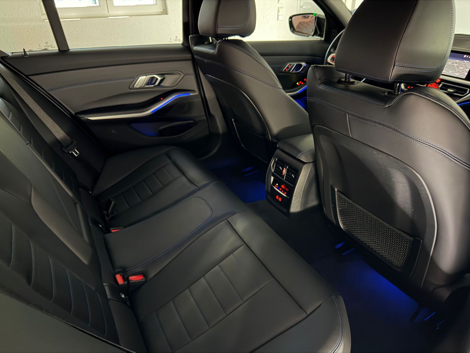 Fahrzeugabbildung BMW 330 i M SPORT/Hi-FI/VRTL COCKPIT/LASER/19% MwSt.