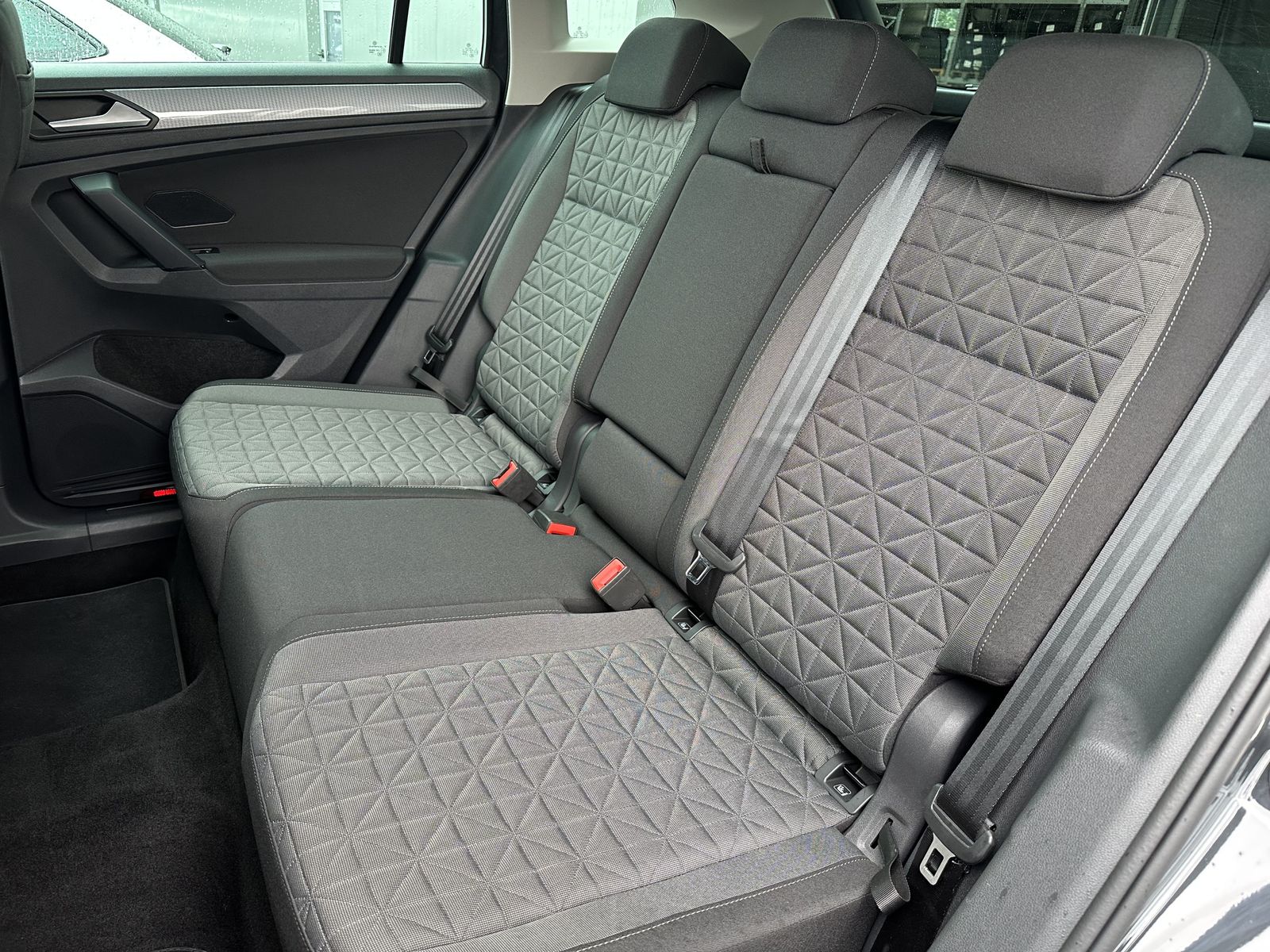 Fahrzeugabbildung Volkswagen Tiguan 1.4 eHybrid DSG Life NAV+LED+AHK+ACC+1HD