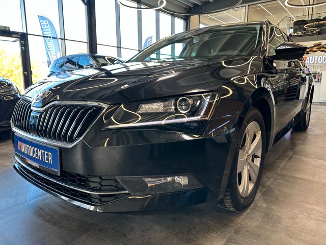 Skoda Superb Combi Style 4x4 *SZHZ*PDC*AHK*NAVI*KLIMA*
