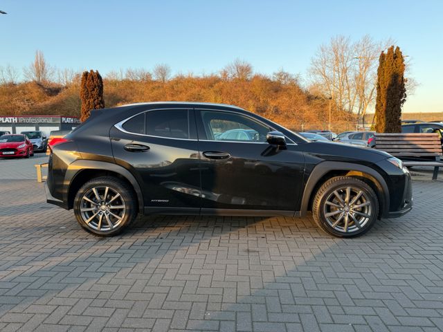 Lexus UX 250 h Launch Edition