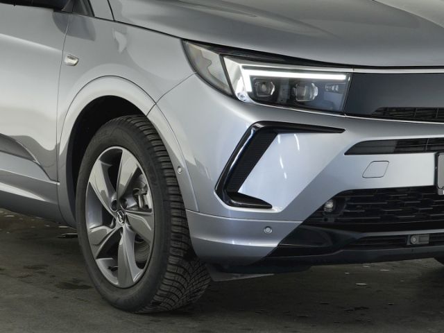 Grandland GSe PHEV 4X4 AT+AHK+NAVI+RÜCKFAHRKAMER