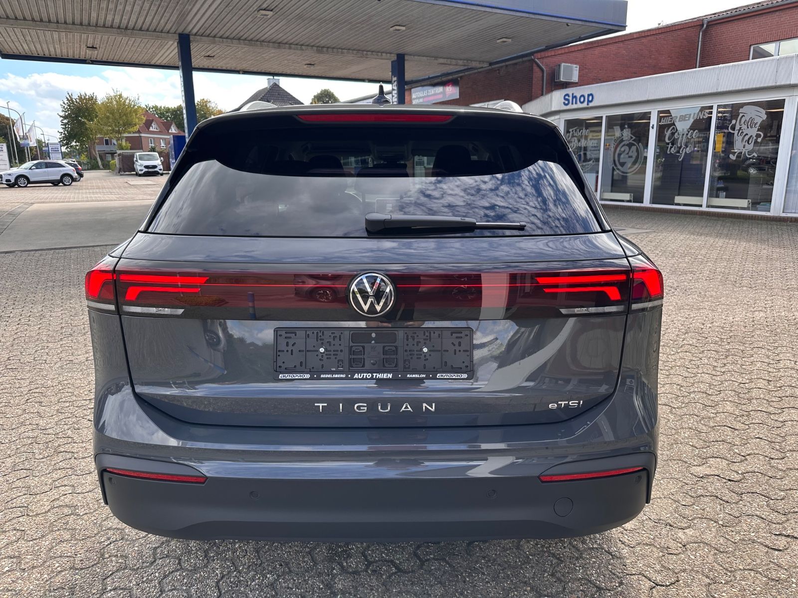 Fahrzeugabbildung Volkswagen Tiguan 1.5 eTSI Life DSG AHK/360°/APP/ACC/Keyles