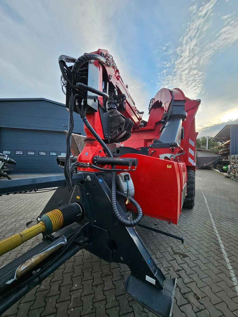 Fahrzeugabbildung Andere Ufkes 962/25 / Valtra S374 / nur: 1.980h!