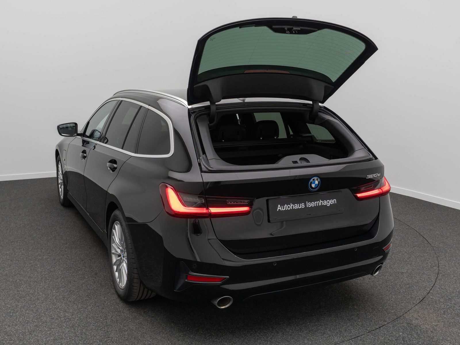 Fahrzeugabbildung BMW 320e Sport Line DAB HiFi CockPitPr Alarm PDC LED