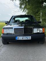 Mercedes-Benz 190 - Mercedes-Benz 190 mit Benzin-Antrieb: Limousine, mit Klimaanlage