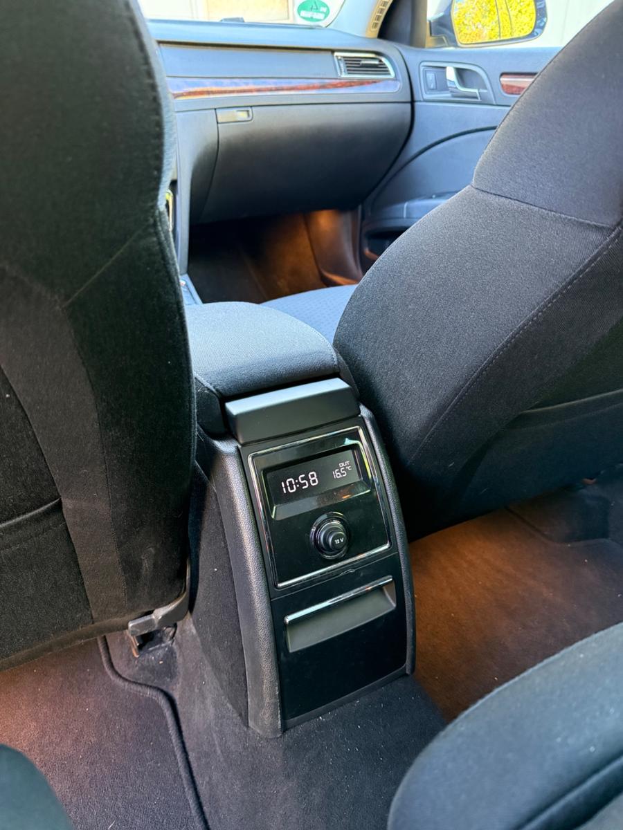 Skoda Superb 2012 — photo 11