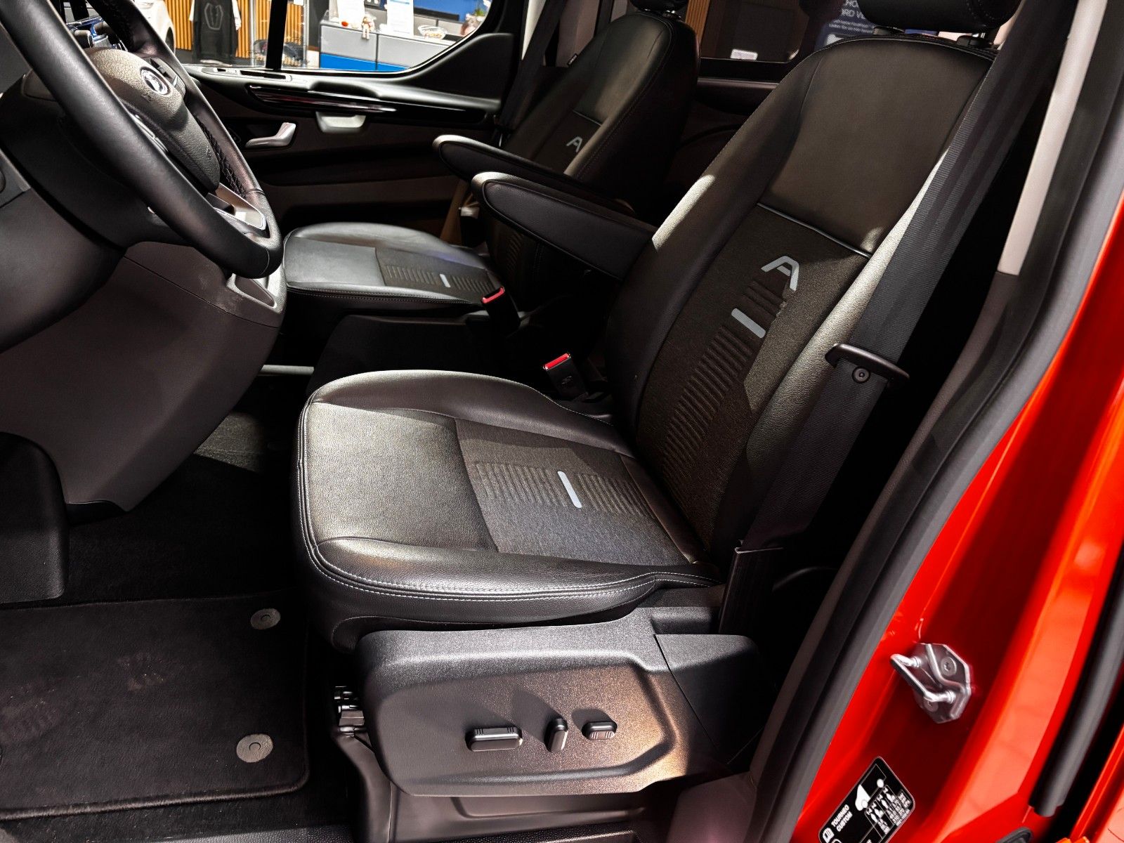 Ford Tourneo Custom 320 L1  Active*Bi-Xenon*Navi*ACC foto 15