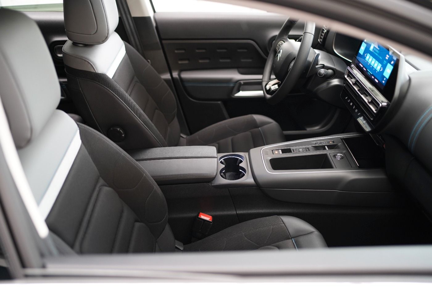 Fahrzeugabbildung Citroën C5 Aircross Plug In Hybrid 225 C-Series Navi DAB