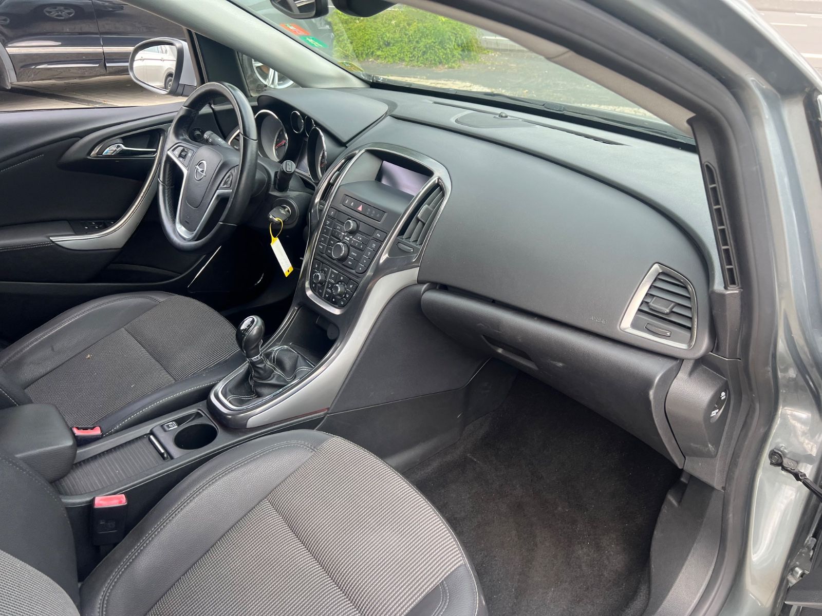 Fahrzeugabbildung Opel Astra J Lim. 5-trg. Innovation