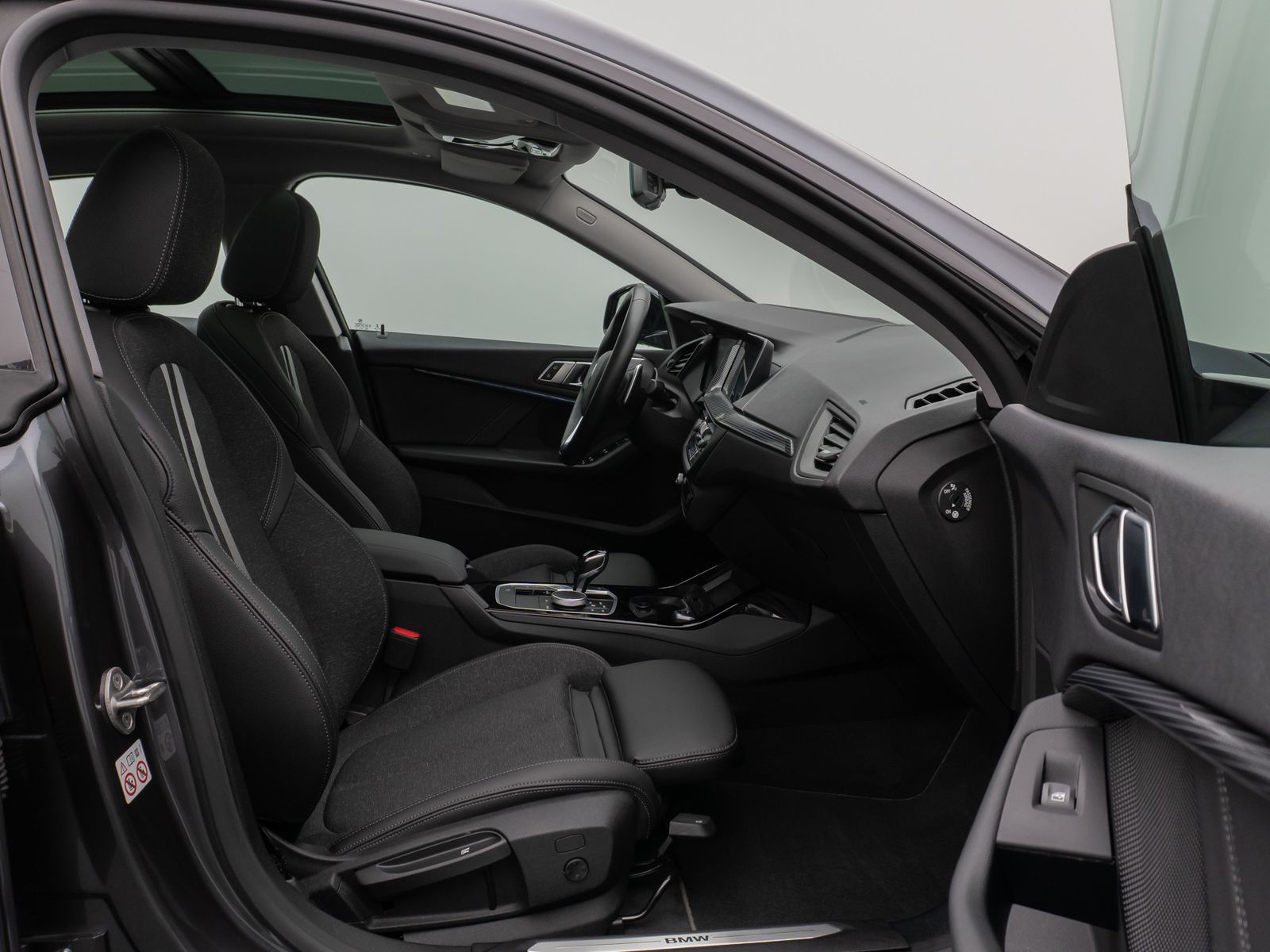 Fahrzeugabbildung BMW 220i Gran Coupé xD Sport Line HUD DAB Panorama
