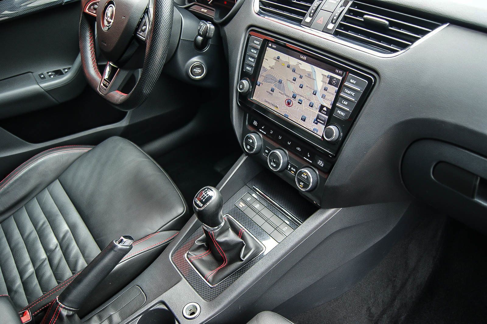 Fahrzeugabbildung SKODA Octavia Combi RS 20TSI CHALLENGE XL LEDER XENON