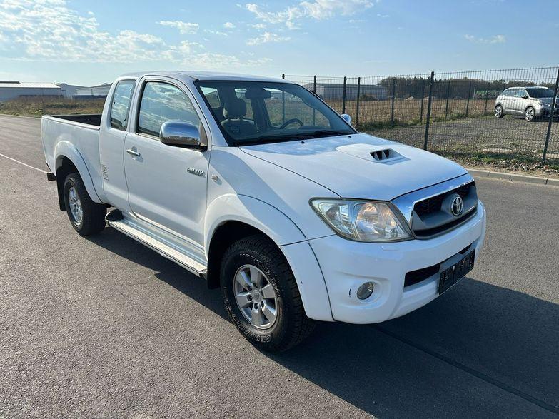 TOYOTA HILUX 4WD 2.5 DIESEL - 120 CV- GPS - BVM - ATTELAGE FIXE