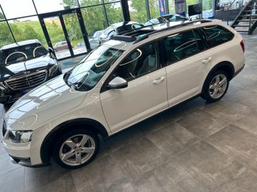 Skoda Octavia Scout*ACC*NAVI*AHK*PANO*2-Zonen*