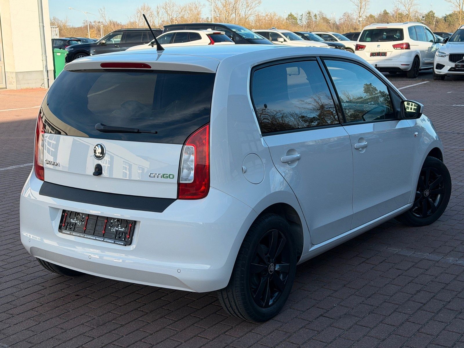 Fahrzeugabbildung SKODA Citigo 1.0 Elegance *Panorama*Sitzhzg*8fach*PDC*