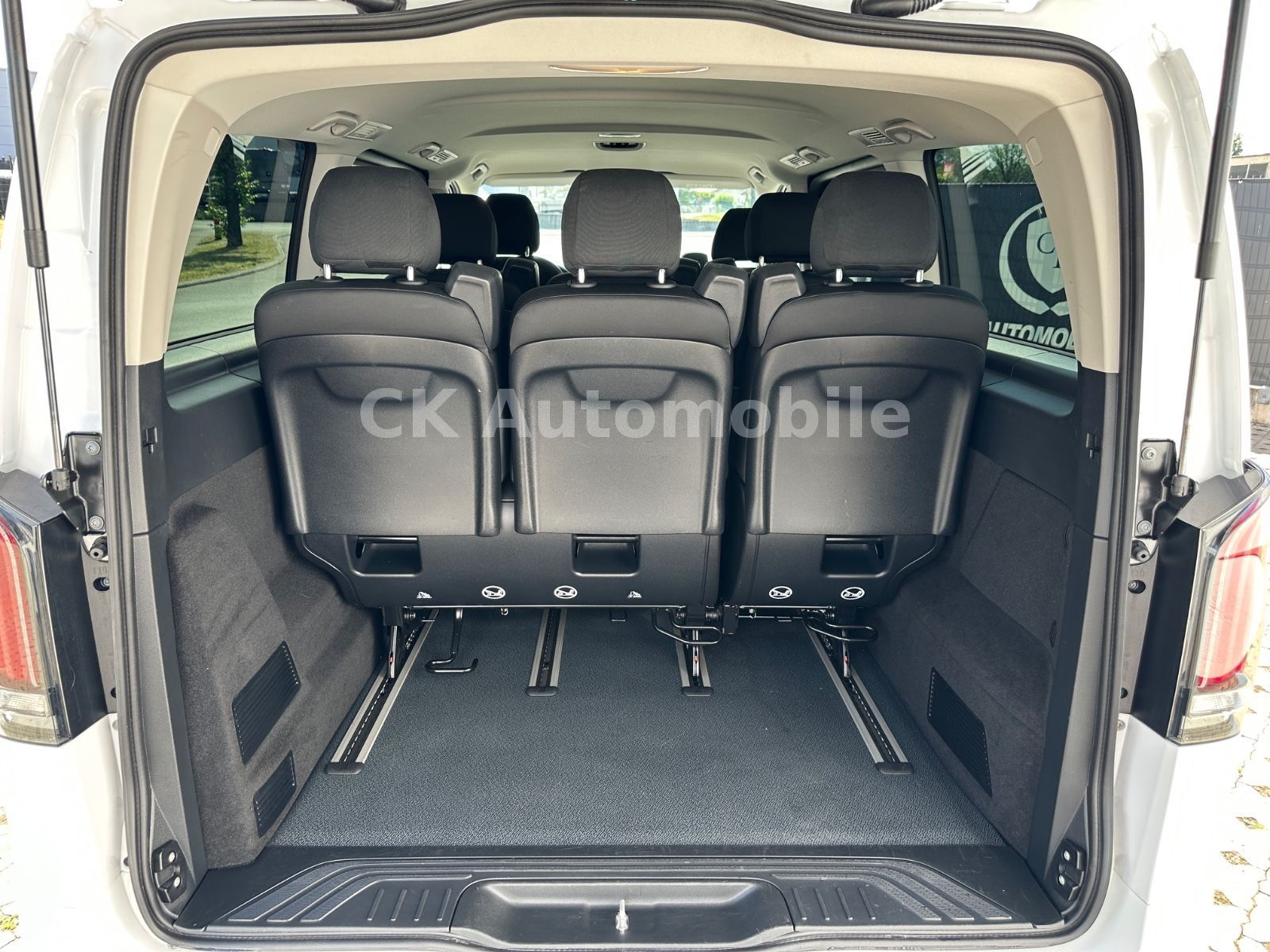 Fahrzeugabbildung Mercedes-Benz Vito Tourer 119 PRO lang/9 Sitze/Navi/LED/Kamera