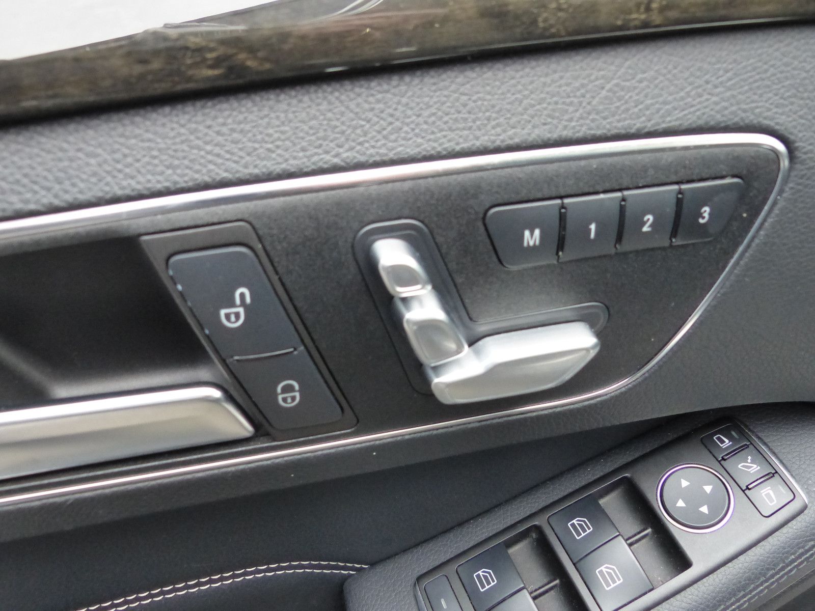 Fahrzeugabbildung Mercedes-Benz E 300 BlueTec T Diesel AMG