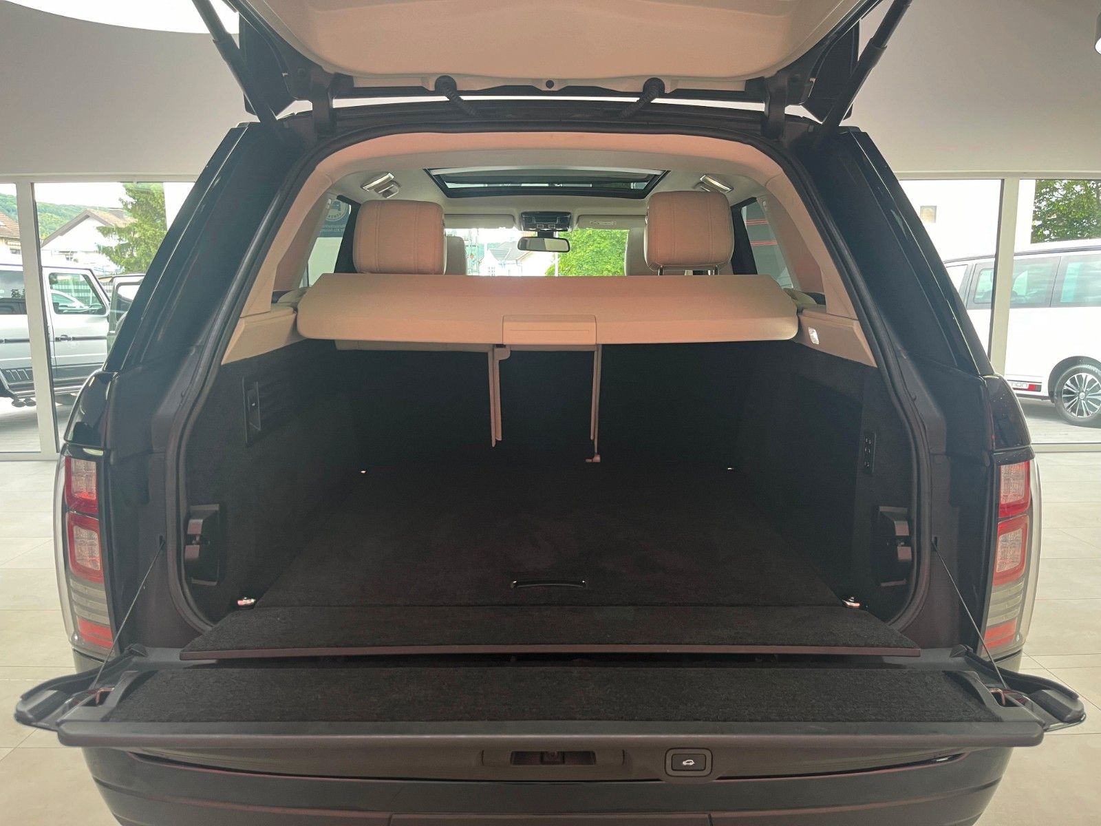 Fahrzeugabbildung Land Rover Range Rover Vogue 4.4 SDV8*Pano*AHK*
