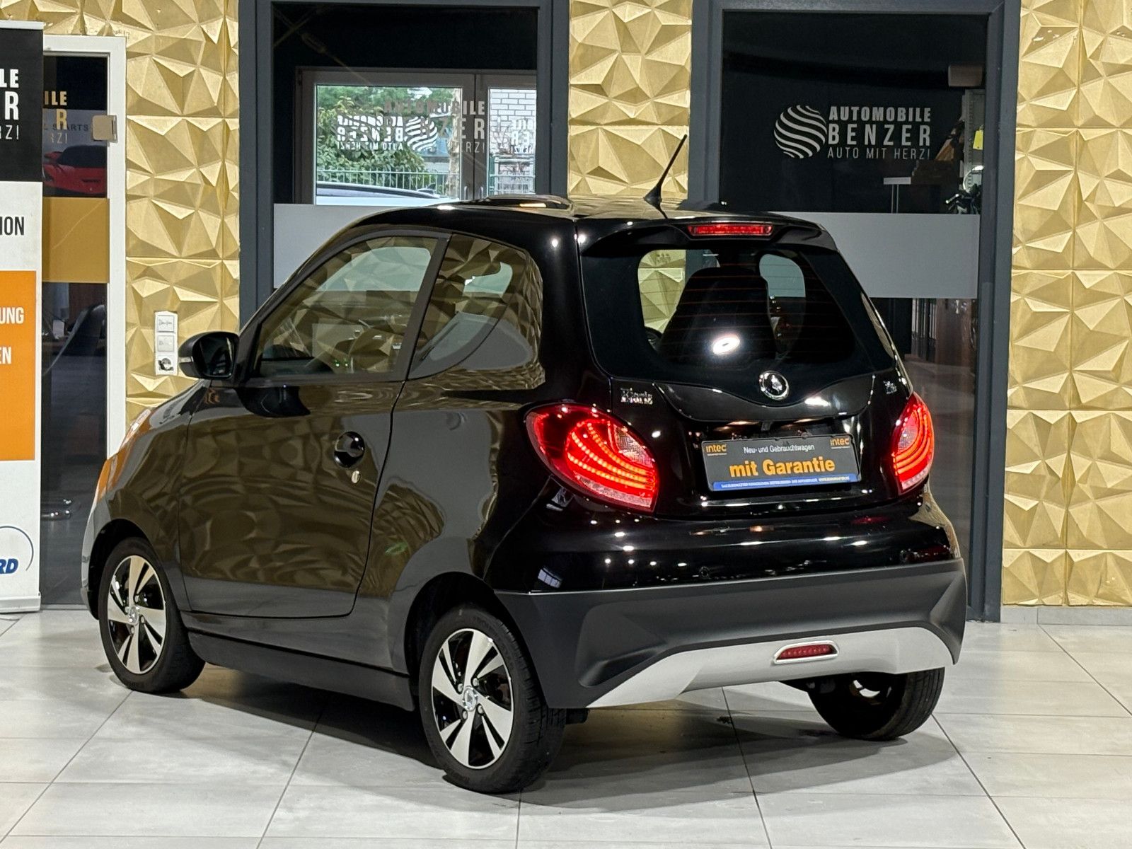 Fahrzeugabbildung Elaris PIO/KAMERA/APPLE/KLIMA/2-SITZ/AUTOMATIK