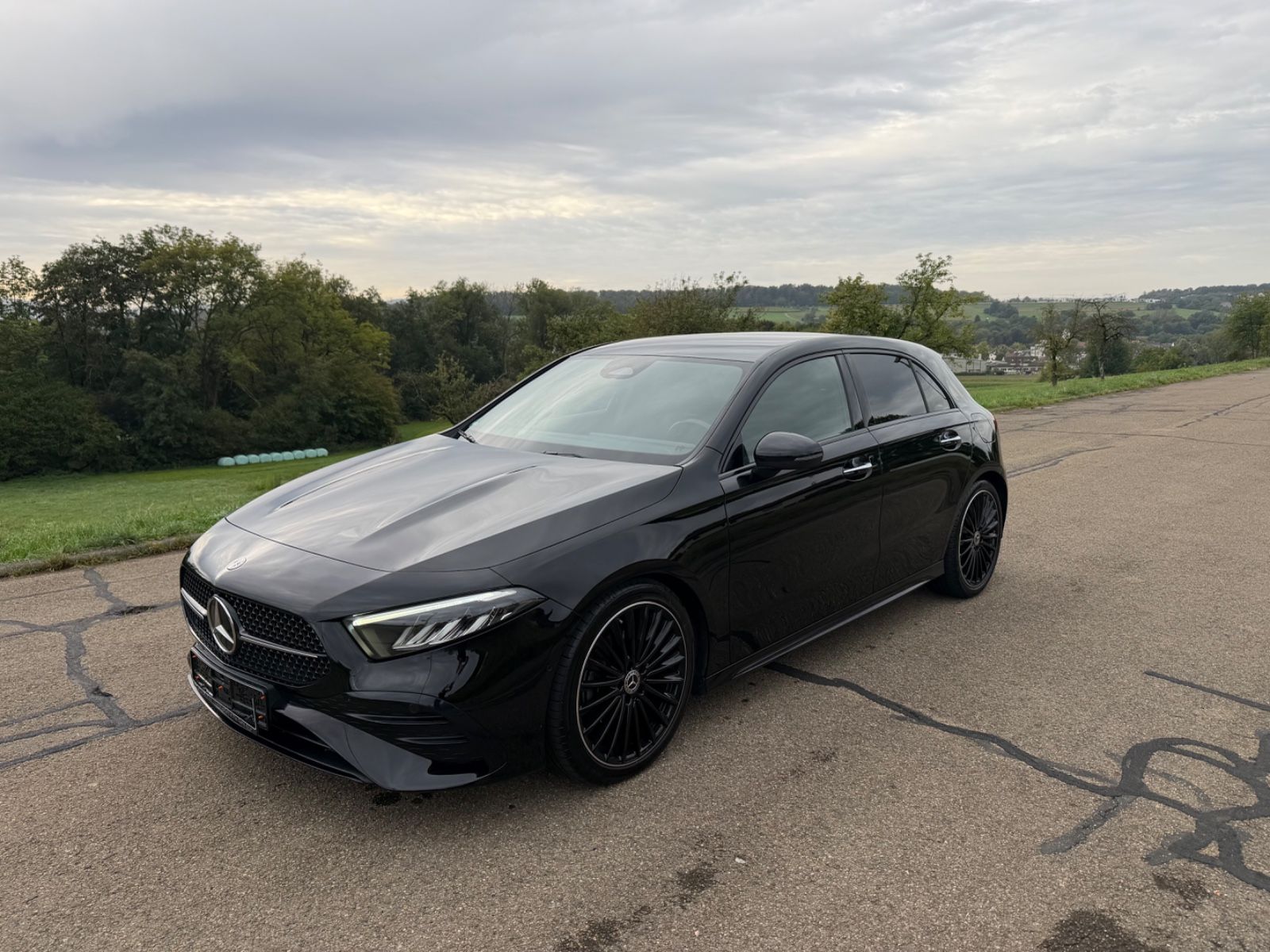 Mercedes-Benz A 180 AMG LINE LED KAMERA 19 ZOLL AMBIENTE NIGHT
